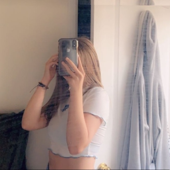 SOLD🏷❌ cropped butterfly tee| SHEIN - Picture 3 of 6